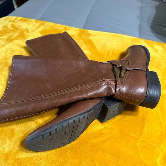 Women’s knee high boots in good condition - Picture 3 of 3